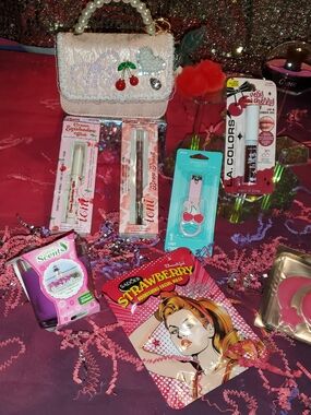 Cherry Cosmetic Lip & Cheek Set - Pink